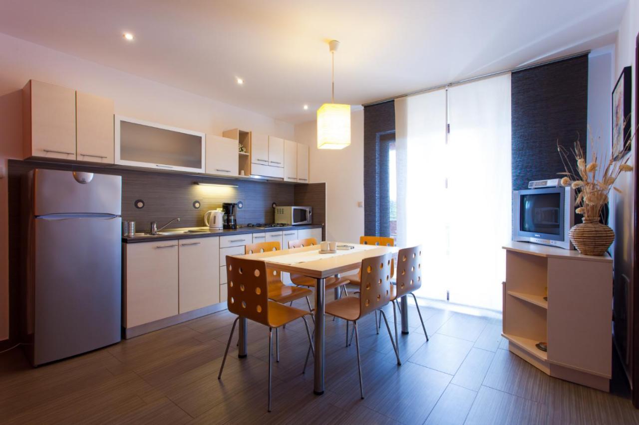 Apartments Banic Porec Bagian luar foto